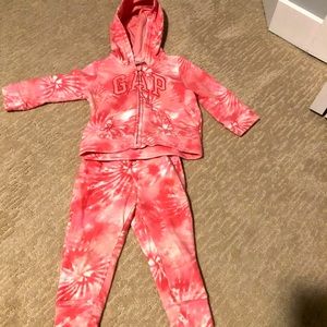 Gap girls 18-24 tracksuit